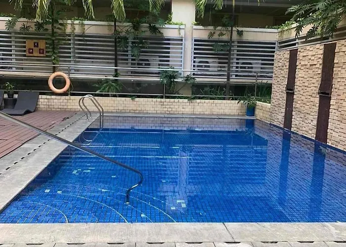 1 Bed - Sleeps 7 - Pool & Wifi