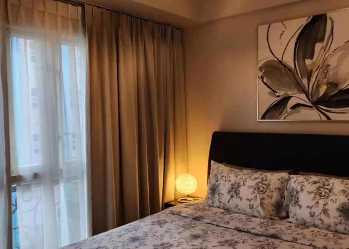 1 Bed - Sleeps 7 - Pool & Wifi *